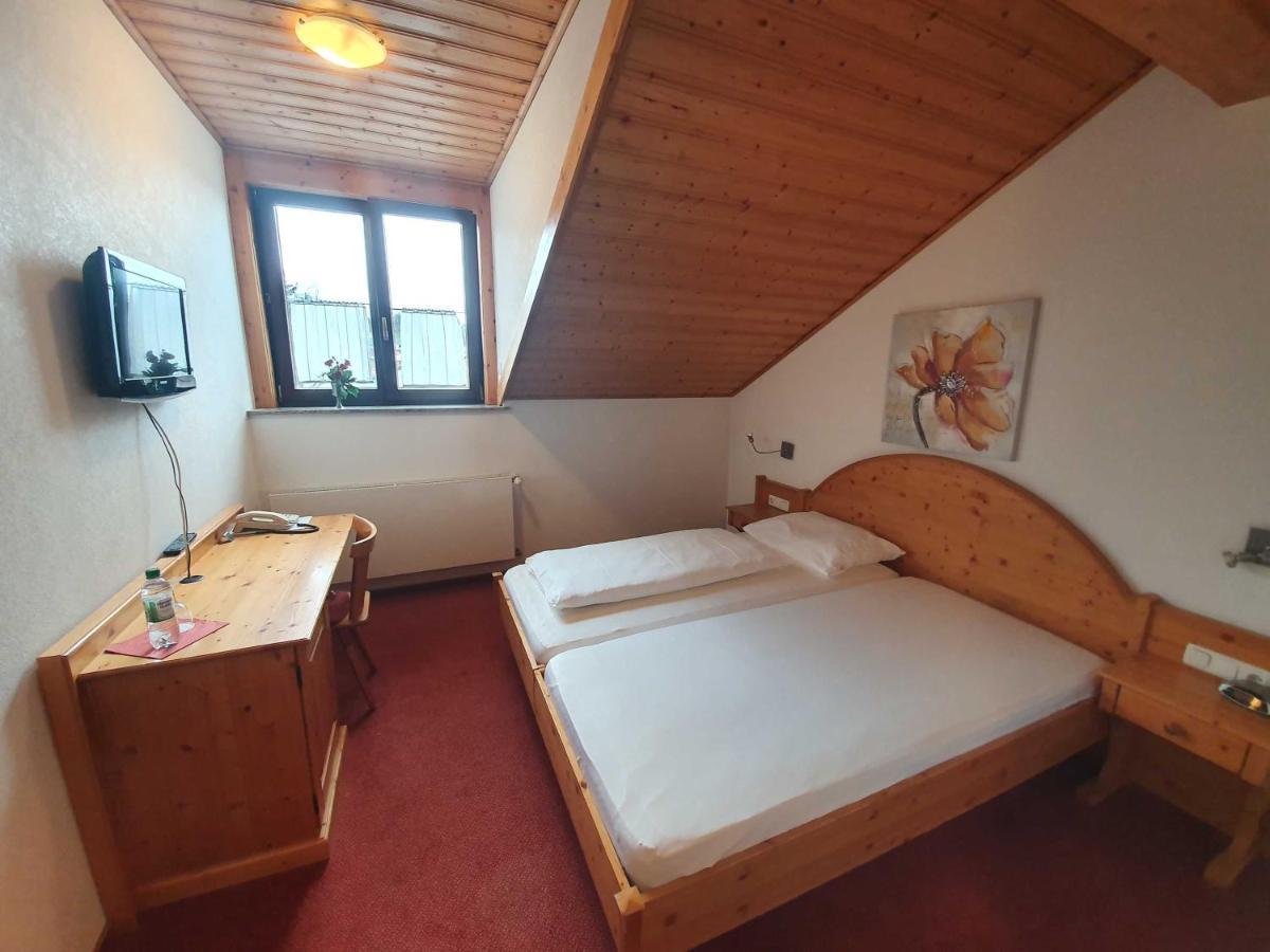 Landgasthof Brunnenwirt Zum Meenzer Fischbachtal Esterno foto
